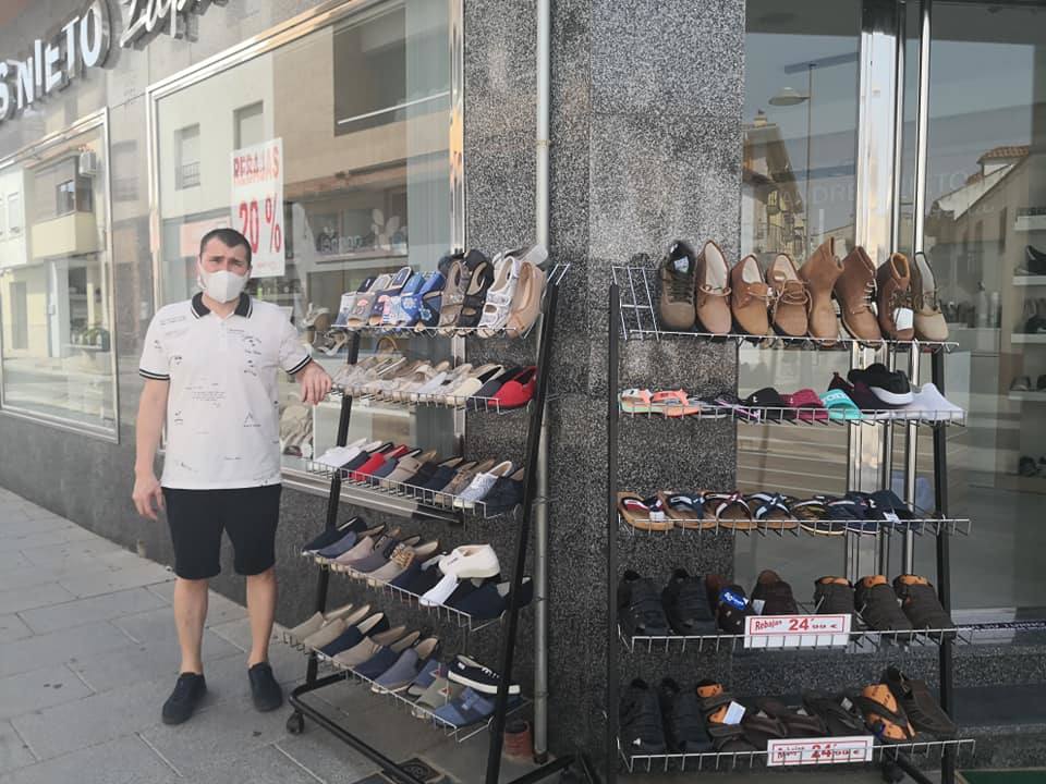 Los comerciantes de Miajadas siguen al pie del cañón 'lanzando' sus precios a la calle