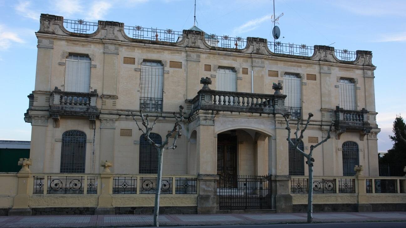 Últimos detalles antes de comenzar la gymkana fotográfica por Miajadas