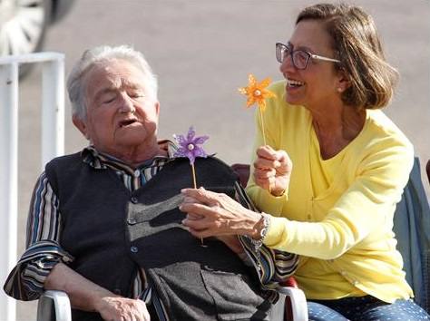 La residencia San Martín de Porres muestra su apoyo en el Día del Alzhéimer