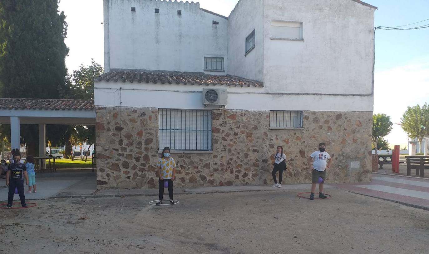 Los pequeños de Alonso de Ojeda disfrutarán mañana de una tarde de juegos tradicionales
