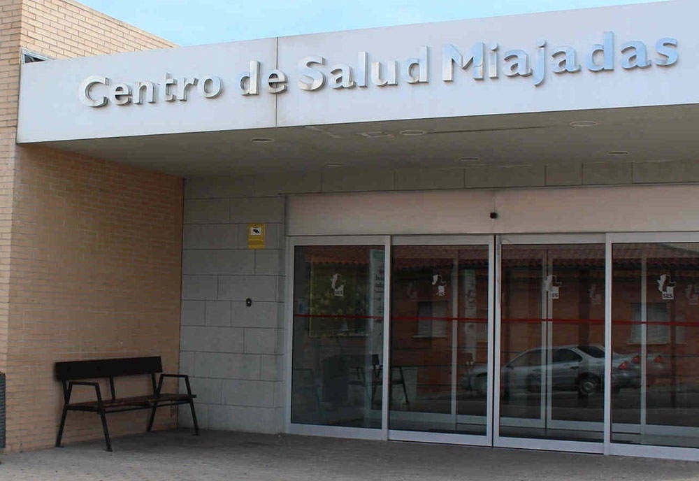 Las autoridades sanitarias recomiendan evitar ir presencialmente al centro de salud