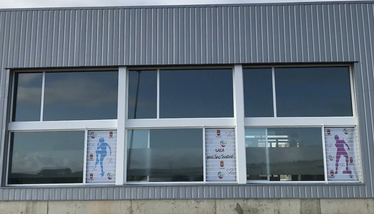 La sala multiactividad ha sido equipada con lonas microperforadas para una mayor ventilación