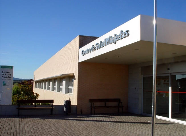 El centro de salud de Miajadas ruega no colapsar las líneas para preguntar por las vacunas