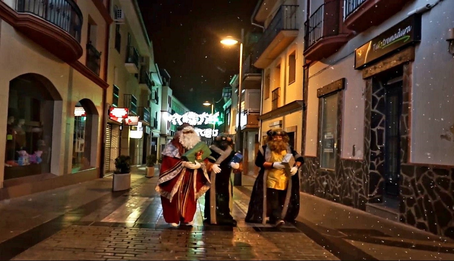 Sus Majestades de Oriente no faltaron a su cita mágica en una fría noche