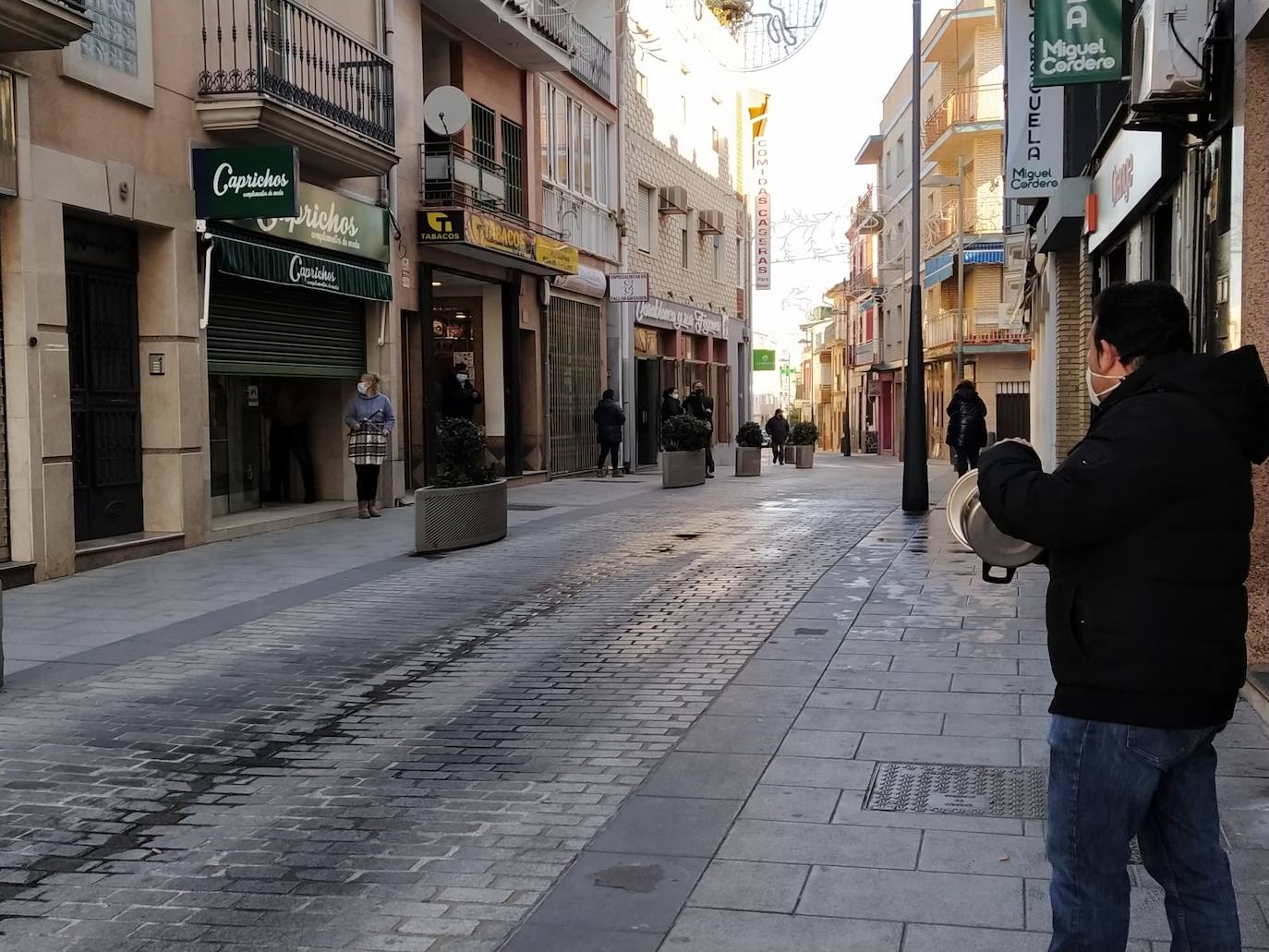Los comerciantes y hosteleros de Miajadas se ven obligados a cerrar aunque no lleguen a los 500 de incidencia acumulada
