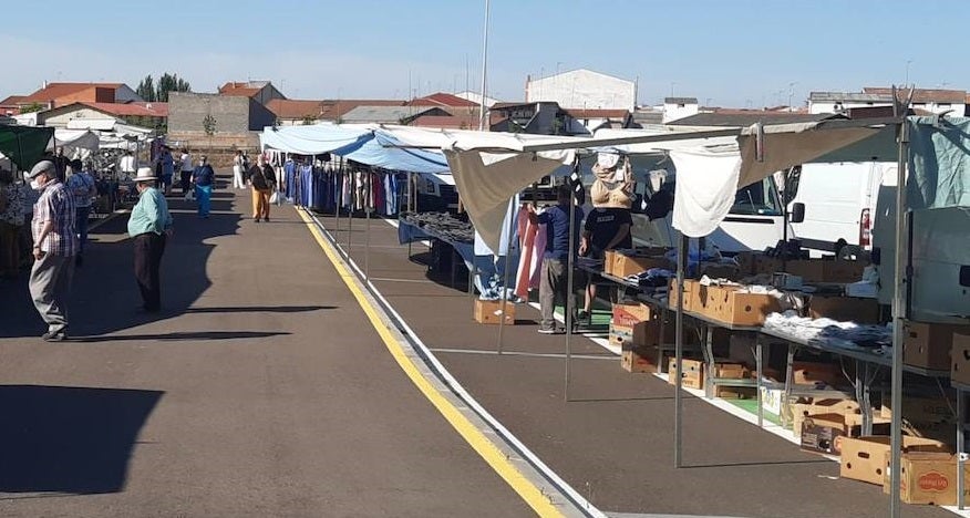 El mercadillo ambulante de Miajadas queda restringido a puestos de alimentación