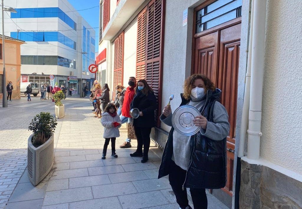 Los empresarios de Miajadas continuarán con las protestas pero lo harán desde la puerta de sus negocios