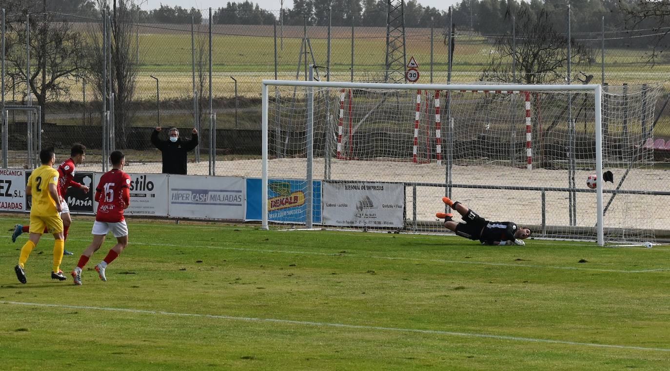 El Miajadas vence 3-1 al Valverdeño con un juego más igualado que el marcador