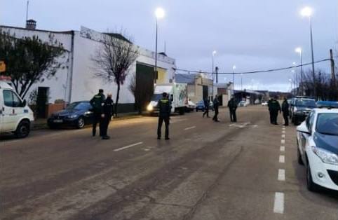 La Guardia Civil despliega un operativo en el polígono industrial 1º de mayo de Miajadas