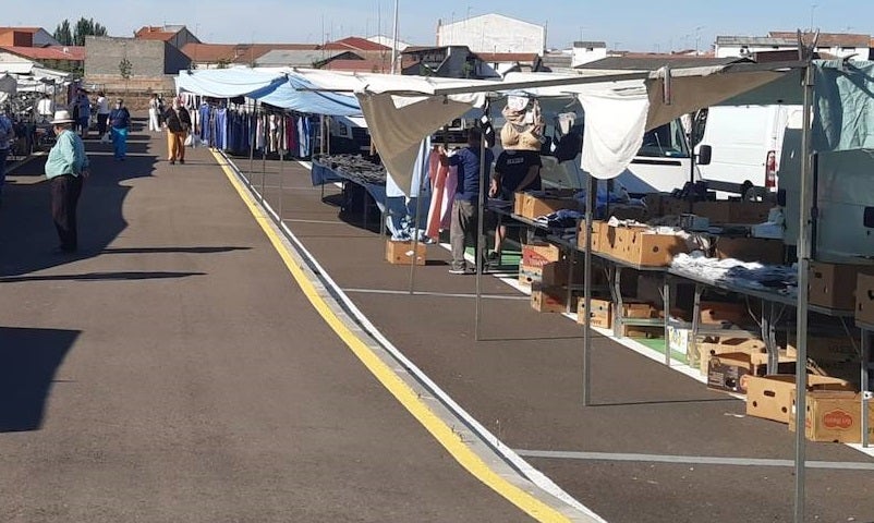 El mercadillo de los miércoles en Miajadas vuelve a abrir con todos sus puestos