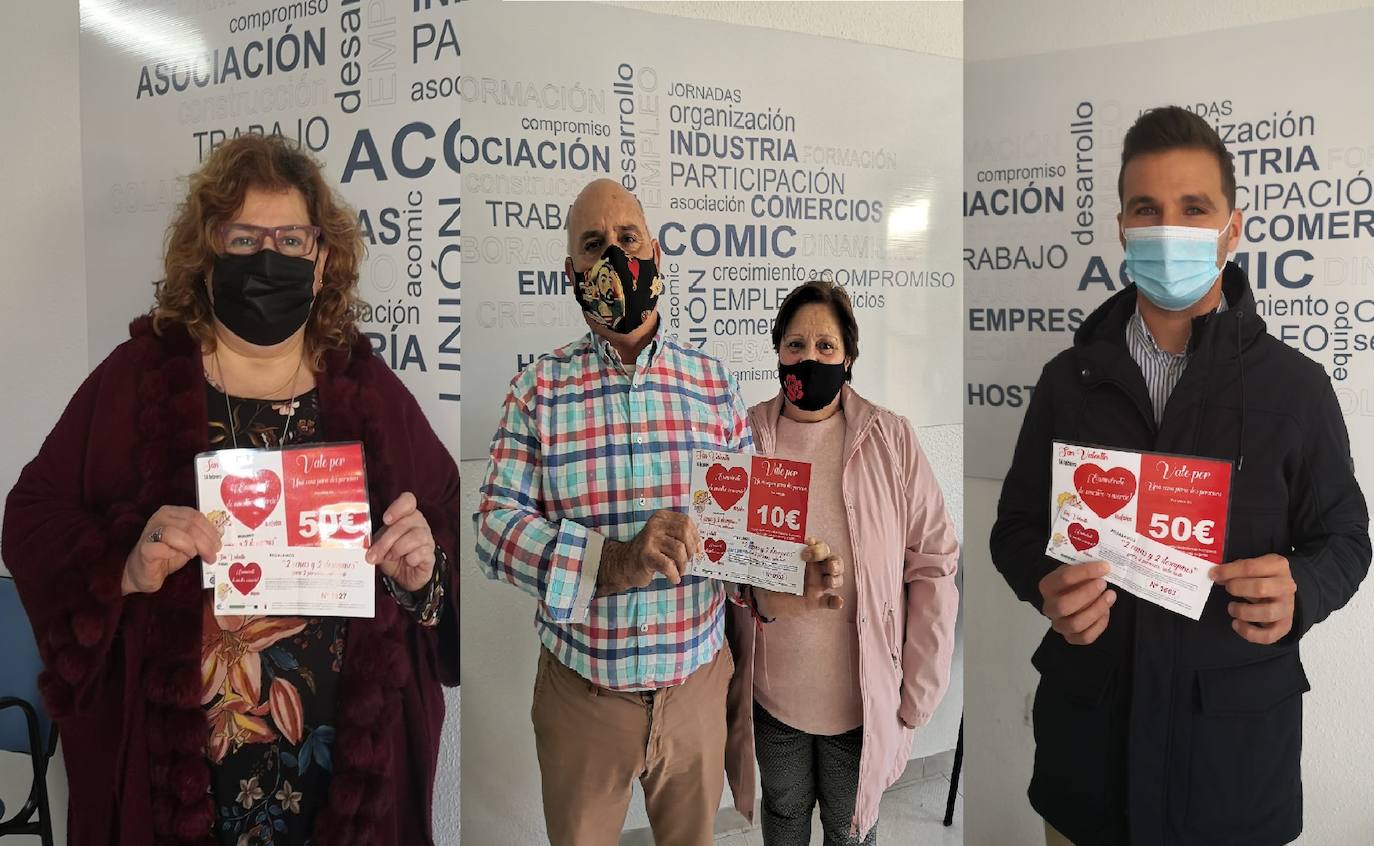 Tres de los cuatro ganadores del sorteo 'Enamórate de nuestro comercio' ya han recogido su premio