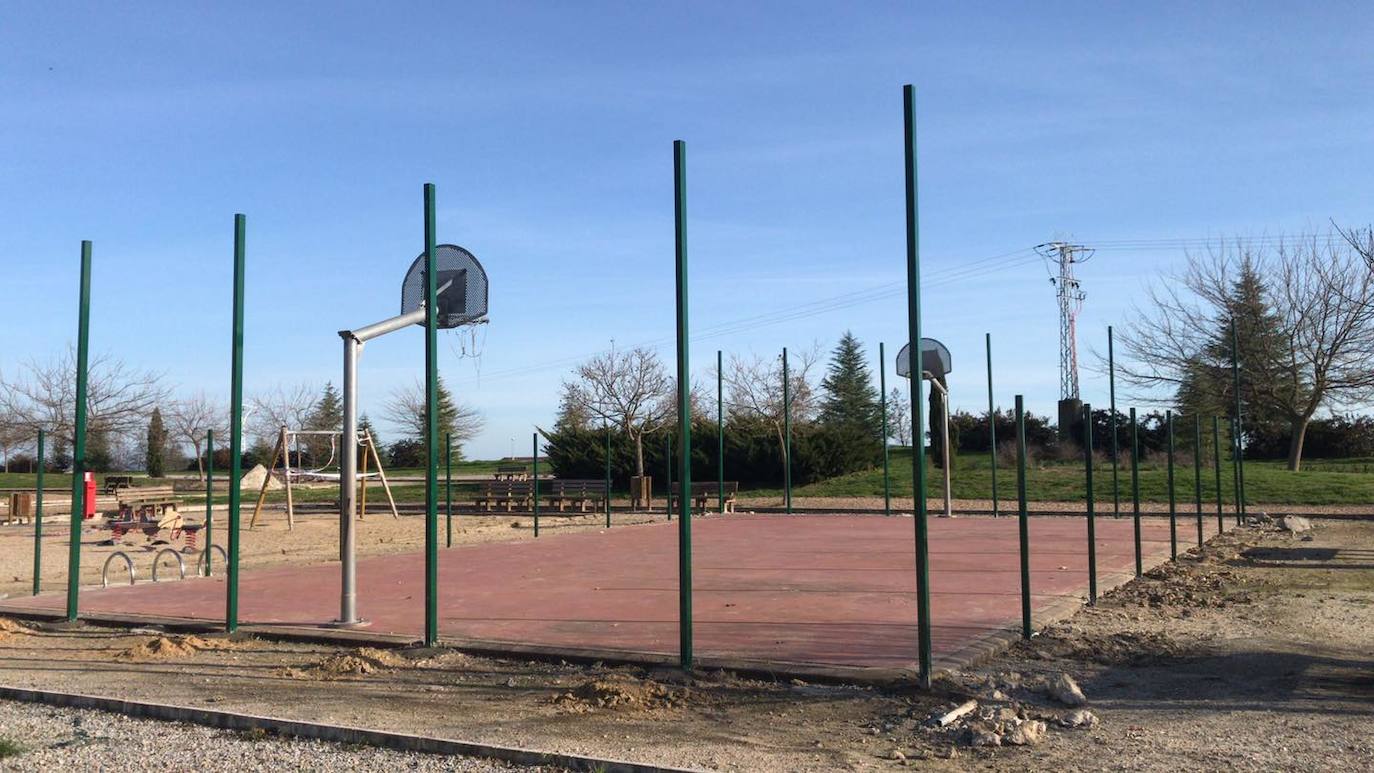 La pista de baloncesto del Parque del Helipuerto contará con nuevo vallado