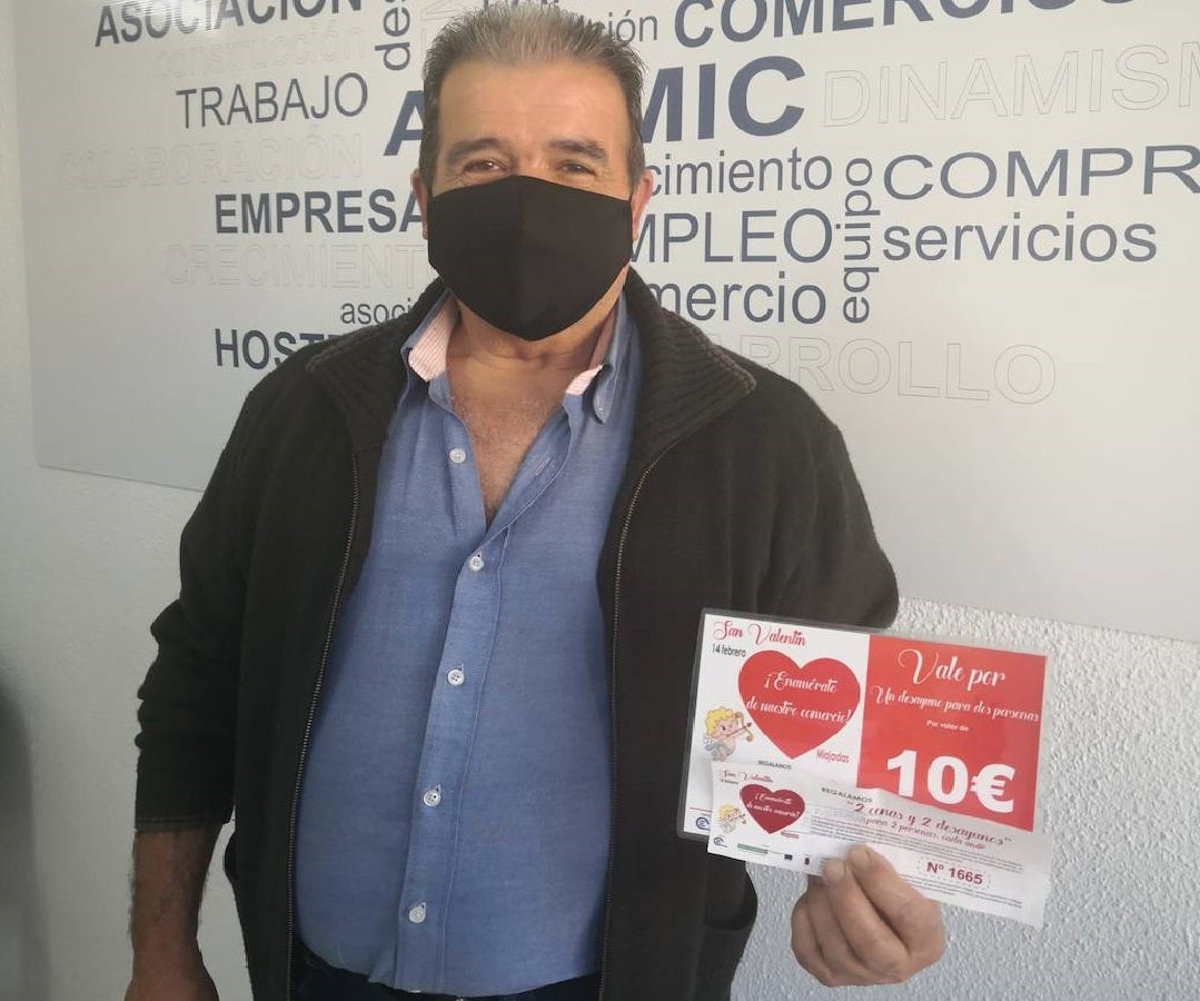 Acomic entrega el premio más rezagado de San Valentín