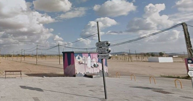 La zona del ferial es sometida a un tratamiento para el control de la oruga procesionaria
