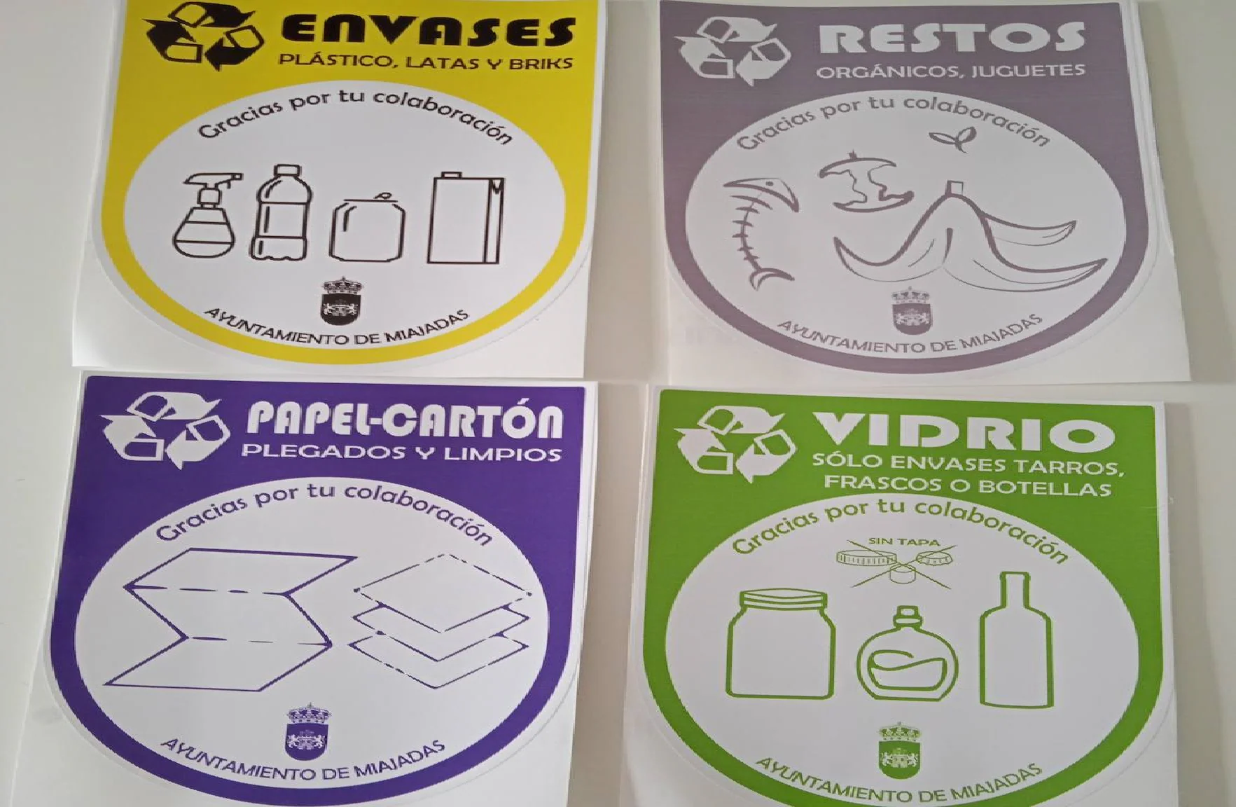 El Ayuntamiento de Miajadas reparte 1.000 juegos de pegatinas de reciclaje en los centros educativos