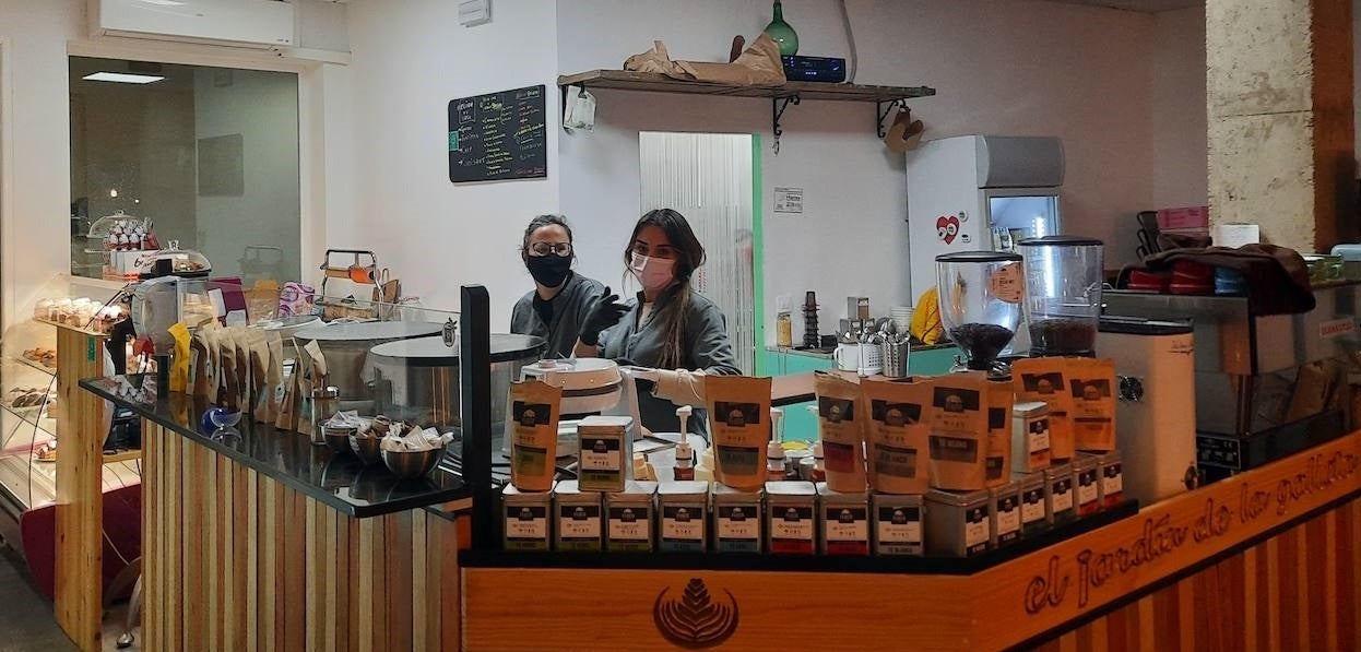 La cafetería 'El jardín de la galleta' aboga por el derecho de la mujer a ser madre trabajadora