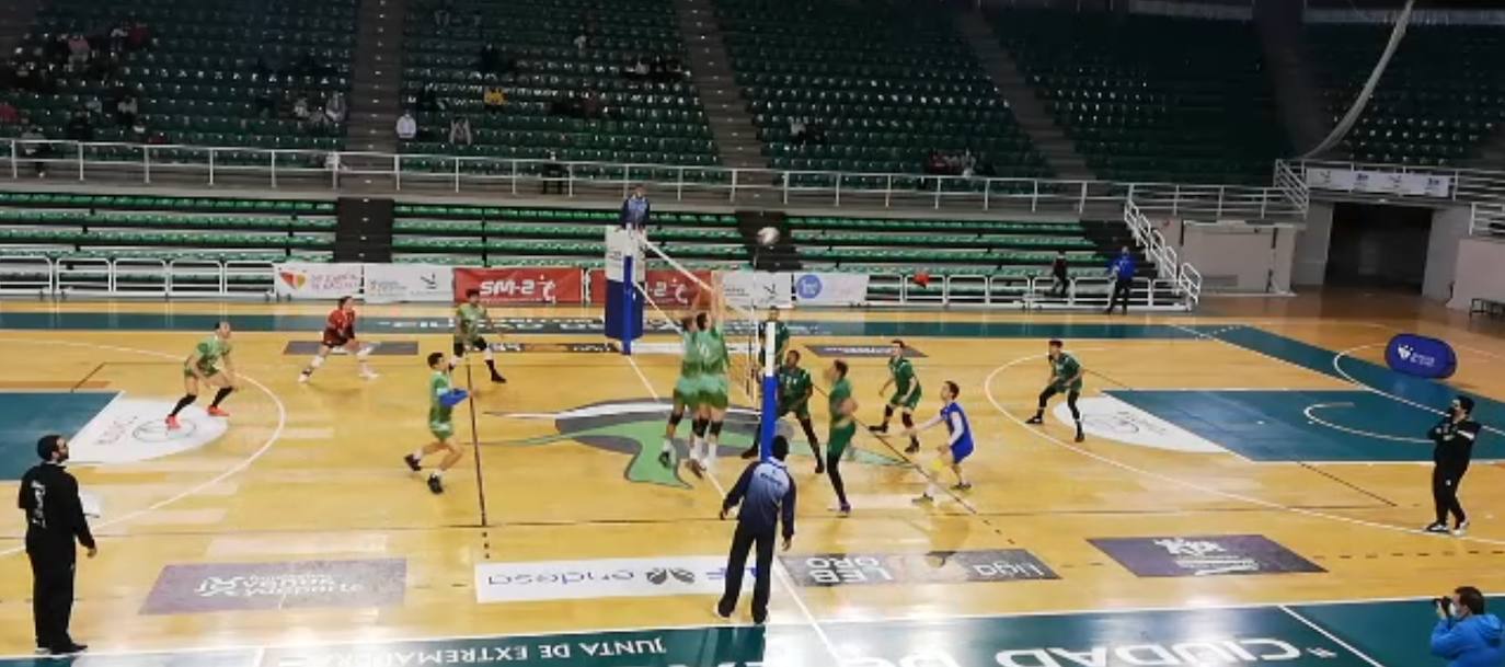 El Extremadura Grupo Laura Otero consolidó su liderato ante el Cáceres PH