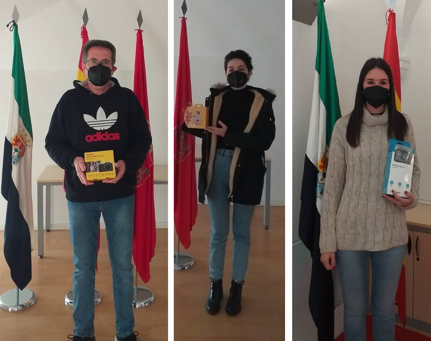 Los ganadores del concurso 'Miradas de mujer' recogen su premio