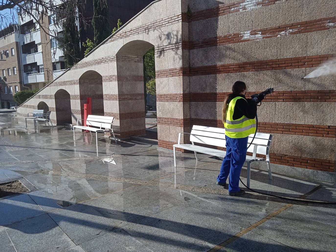Limpieza en profundidad de la Plaza Castillo