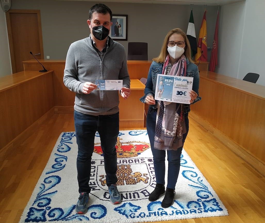 Elisa Isabel Caballo, ganadora de una merienda sorpresa a domicilio por la campaña 'Lo mejor para papá en tu comercio local'