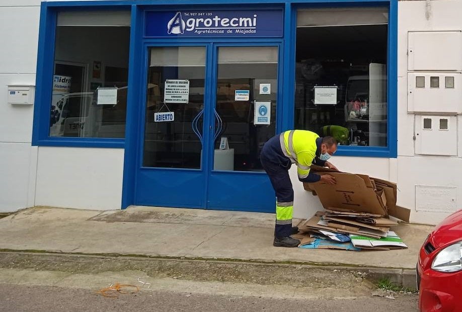 Servicio de recogida de papel cartón comercial en Semana Santa