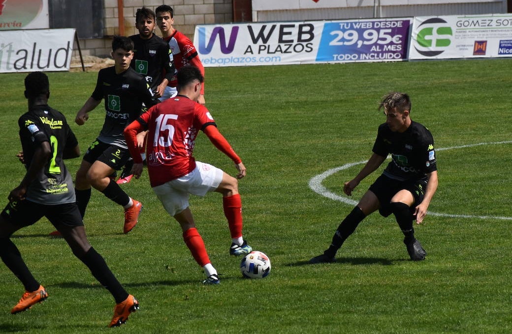 El Miajadas pone intensa la parte alta de la segunda fase con su victoria ante el Extremadura B