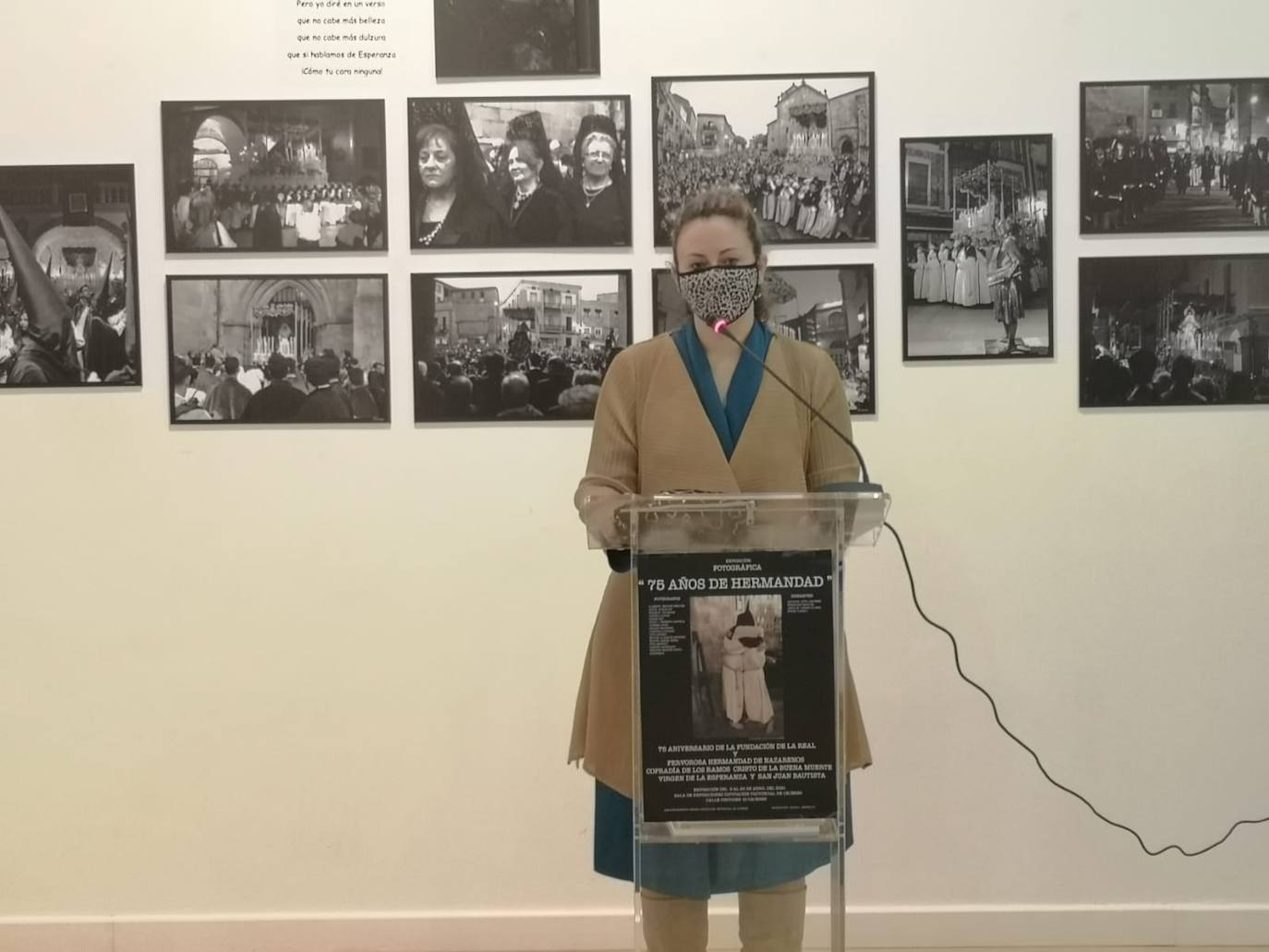La miajadeña Isabel Ruiz inauguró en Cáceres la exposición fotográfica de los 75 años de la Cofradía de los Ramos