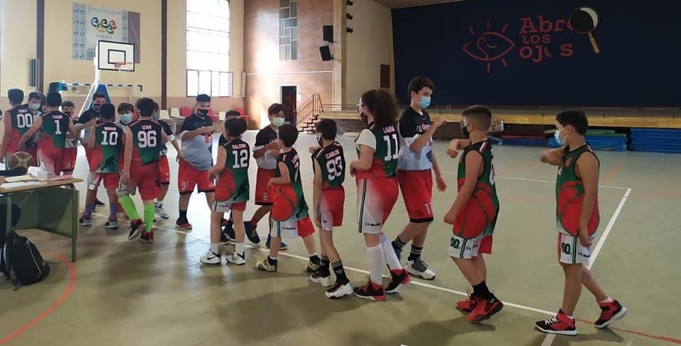 La Escuela de Fútbol triunfa este fin de semana y los alevines de baloncesto pierden por tan sólo un punto