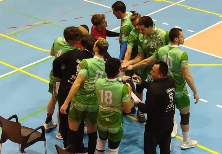 La A.D. Voleibol Miajadas quiere crear una gran marea verde en el partido contra la ELA