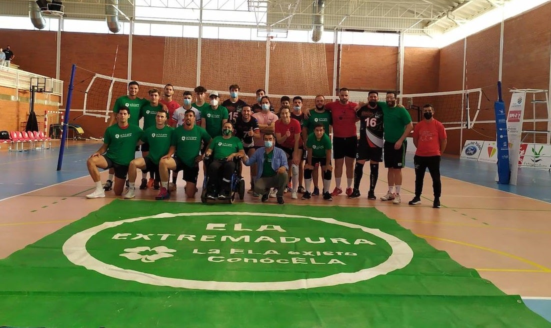La lucha contra la ELA, auténtica vencedora del partido benéfico entre Extremadura Laura Otero y Voley Exagal Don Benito