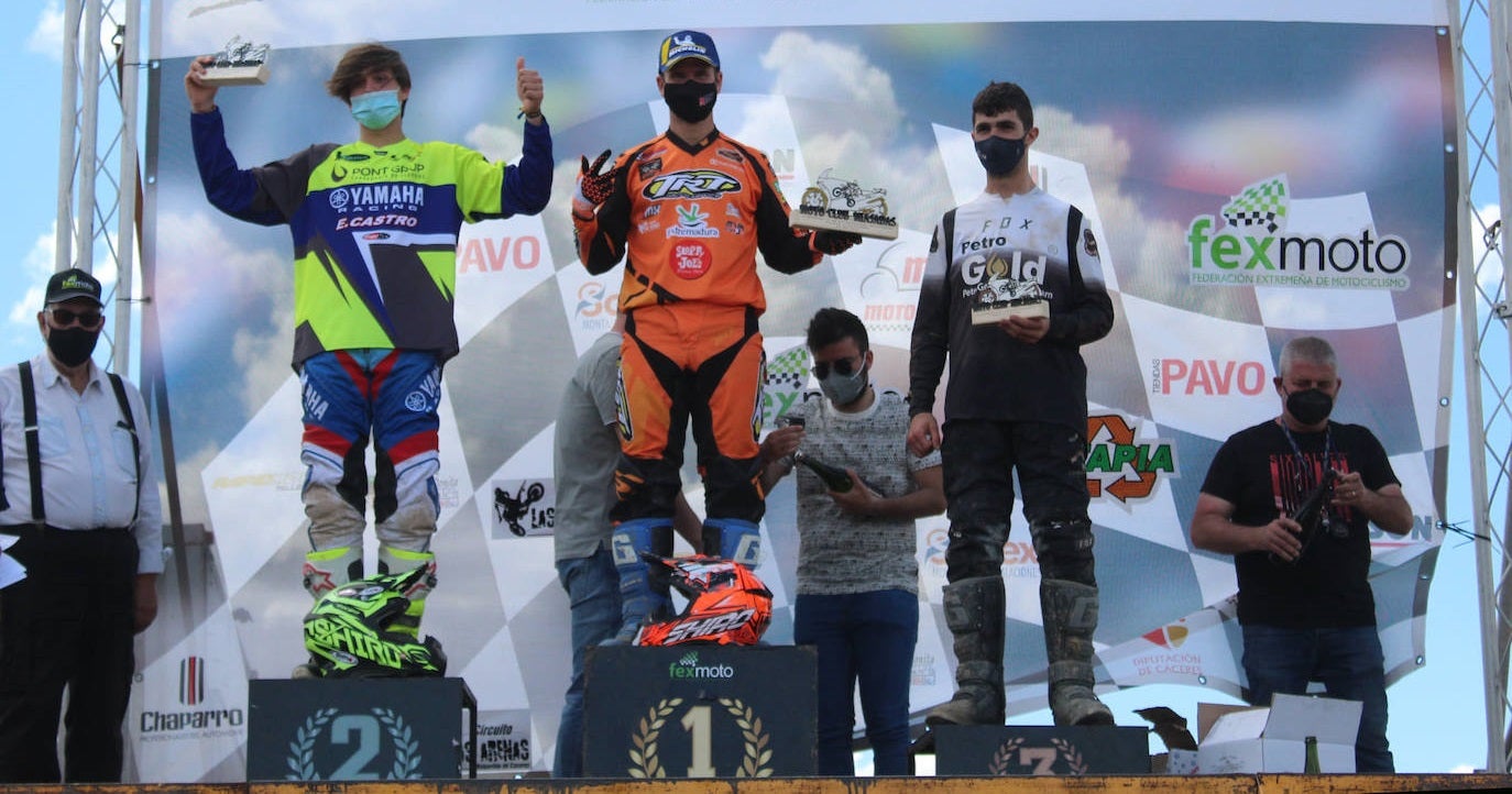 El pódium del circuito 'El Piloto' aupó a los mejores pilotos del comienzo del Campeonato de Extremadura de Motocross