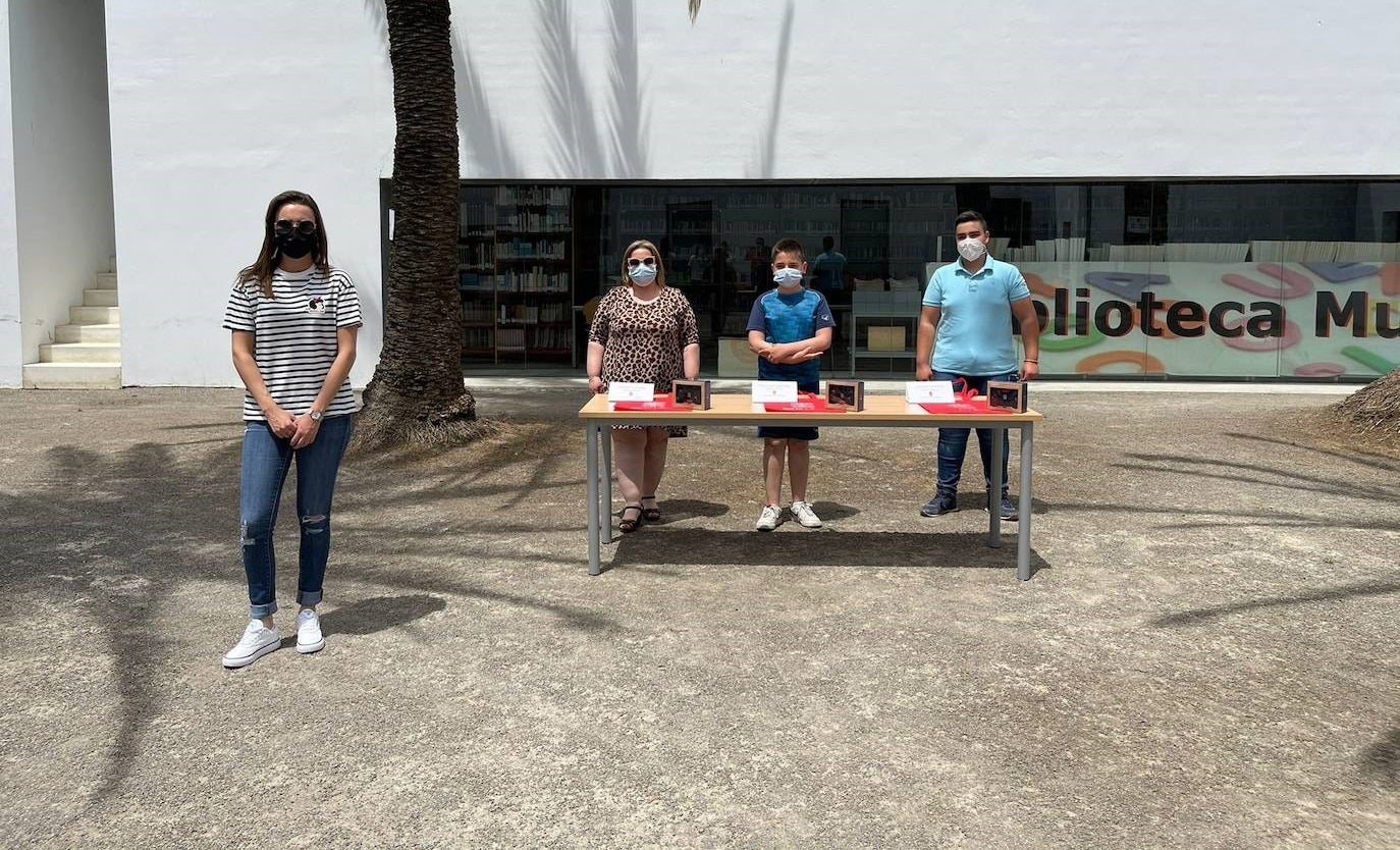La familia San Juan Pino, ganadora de la II edición 'Láser Tag' en Miajadas