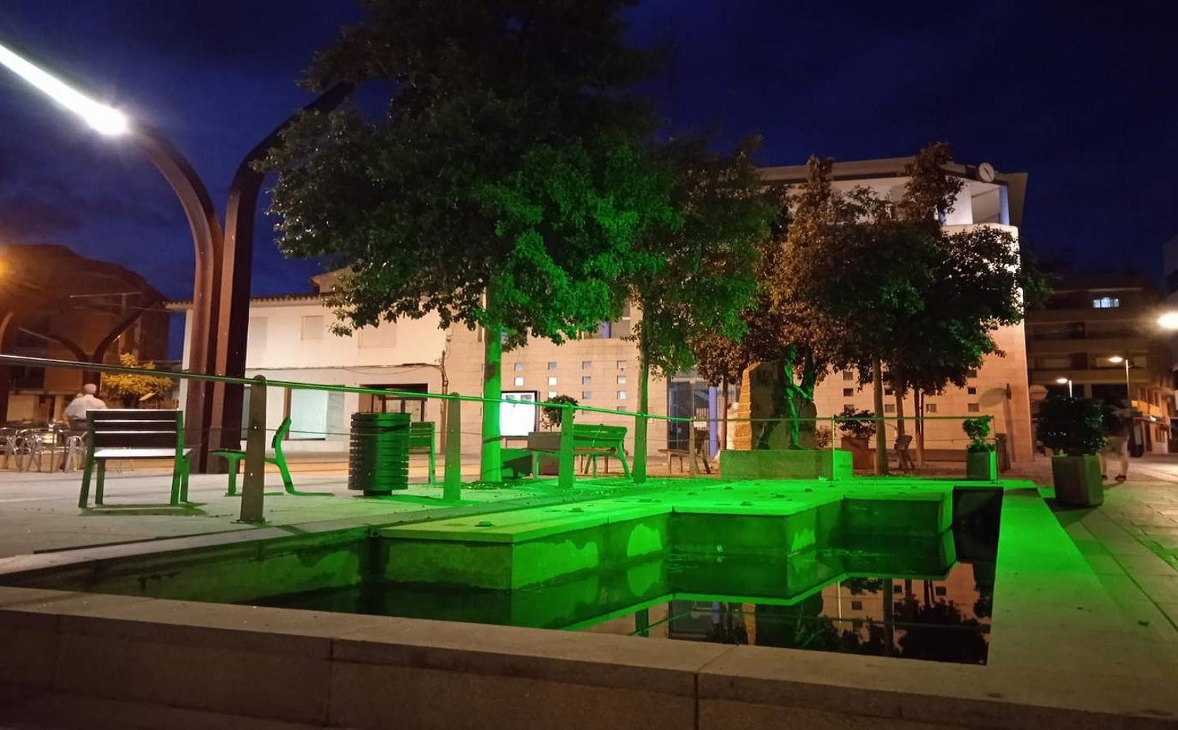 La Plaza de España se iluminó de verde por el Día Mundial del Medio ambiente
