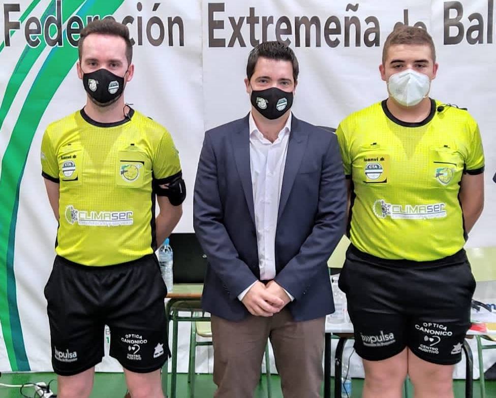 El miajadeño Ángel Holgado, uno de los árbitros más jóvenes del Comité Territorial de Balonmano