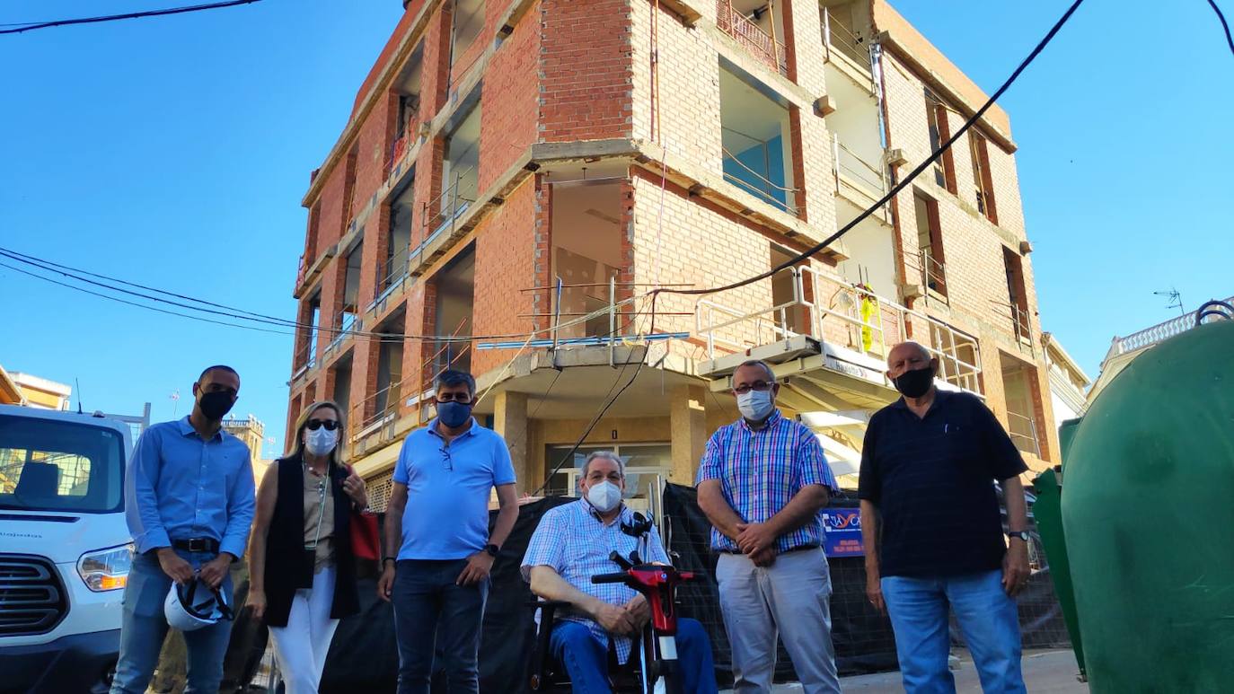 José Vicente Granado, director del SEPAD, ha visitado las obras del Centro de Mayores de Miajadas