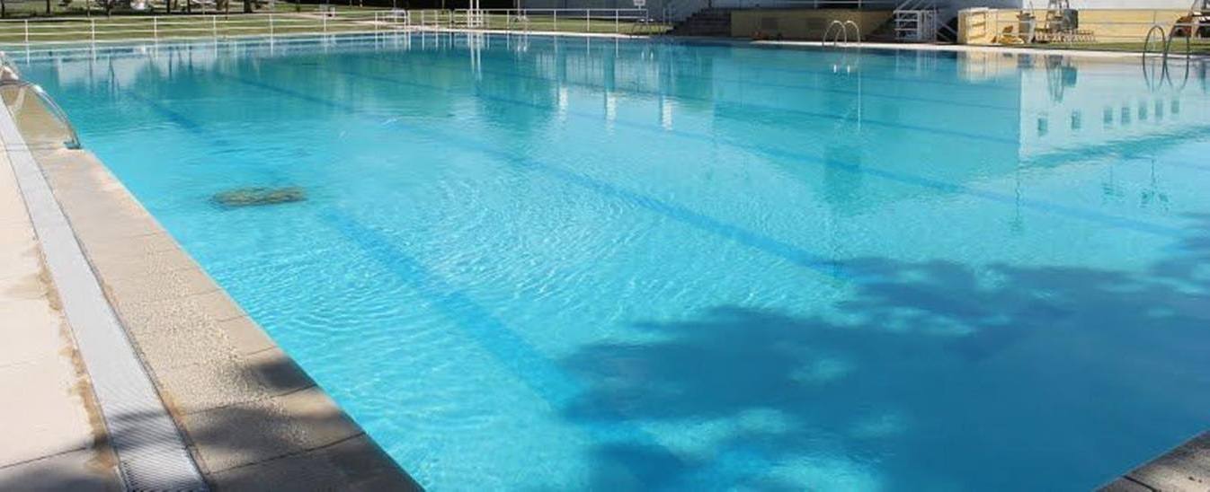 Las citas de retirada de abonos para la piscina programadas para este jueves se posponen al viernes