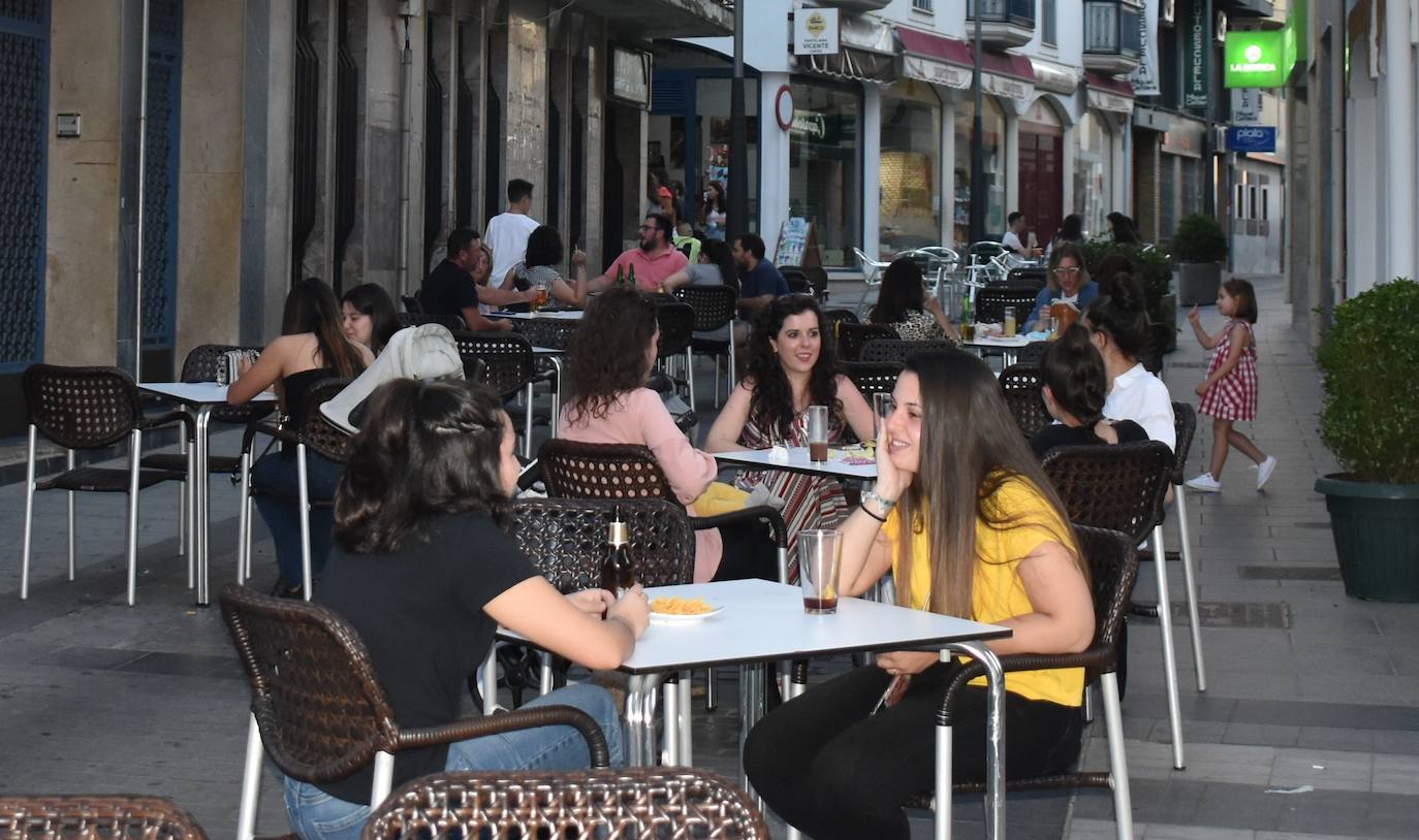 La zona de veladores de la avenida Trujillo permanecerá cortada al tráfico los fines de semana