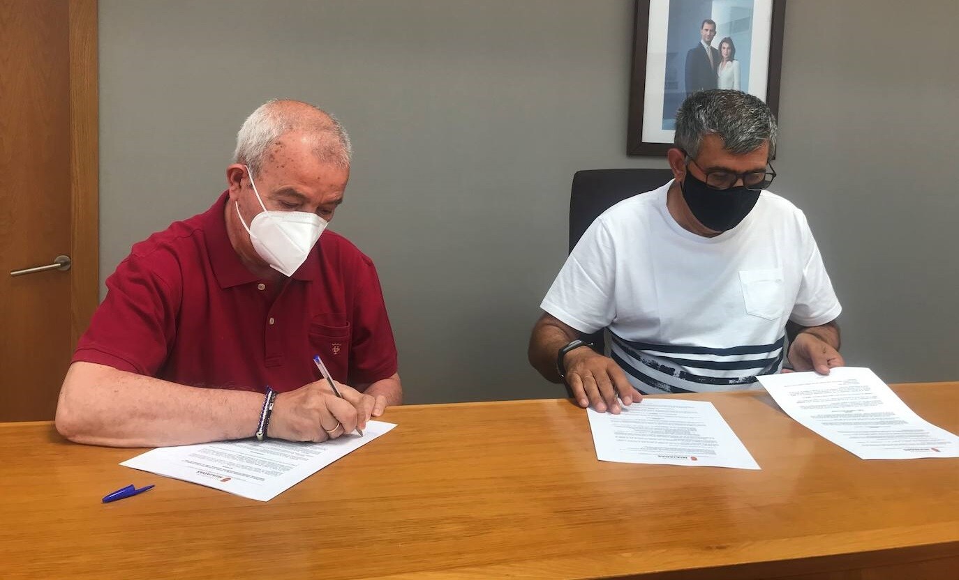 El Ayuntamiento de Miajadas firma un convenio de 30.000 euros con Cáritas Interparroquial