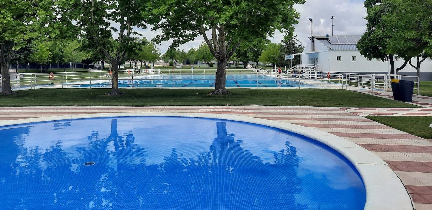 Actividades lúdicas en la piscina municipal durante el mes de agosto