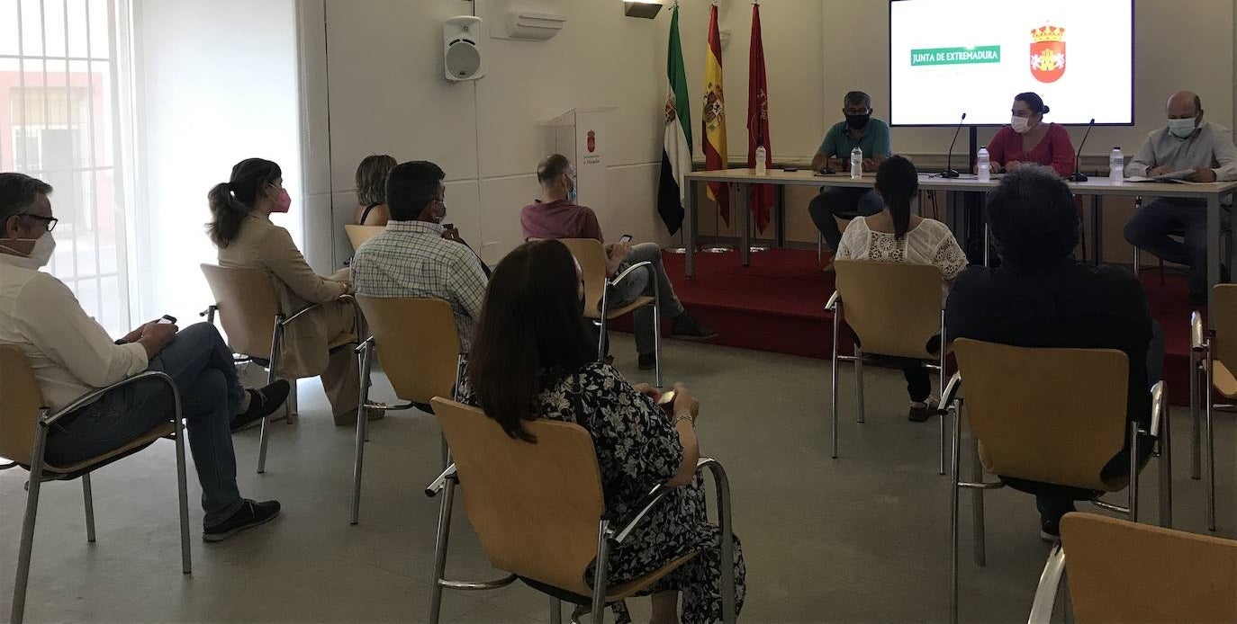 La consejera de Agricultura, Begoña García, visitó Miajadas para tratar las nuevas líneas de la PAC
