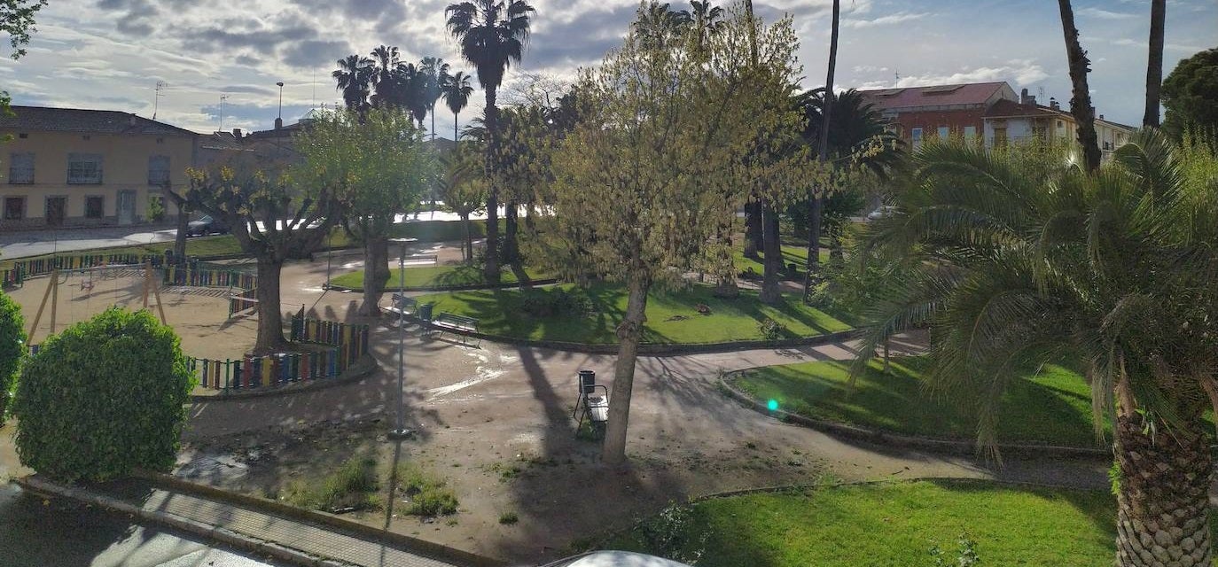 Nueve jardineros se incorporan a la plantilla municipal de Miajadas