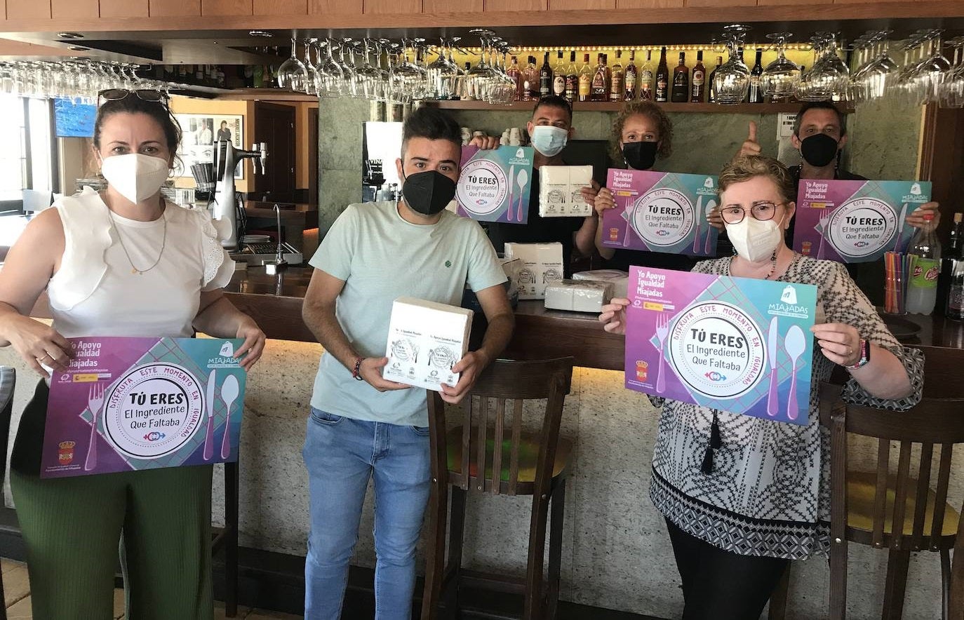 La hostelería y el Ayuntamiento de Miajadas revalidan su campaña en la lucha por la igualdad