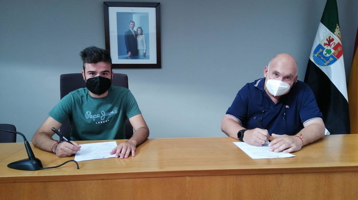 La Asociación Deportiva Balonmano Miajadas y el Ayuntamiento firman un convenio de colaboración