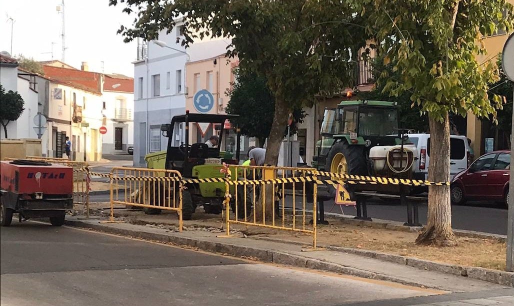 El Ayuntamiento reforma de forma integral la Plaza Polo Benito 'Laguna Blanca'