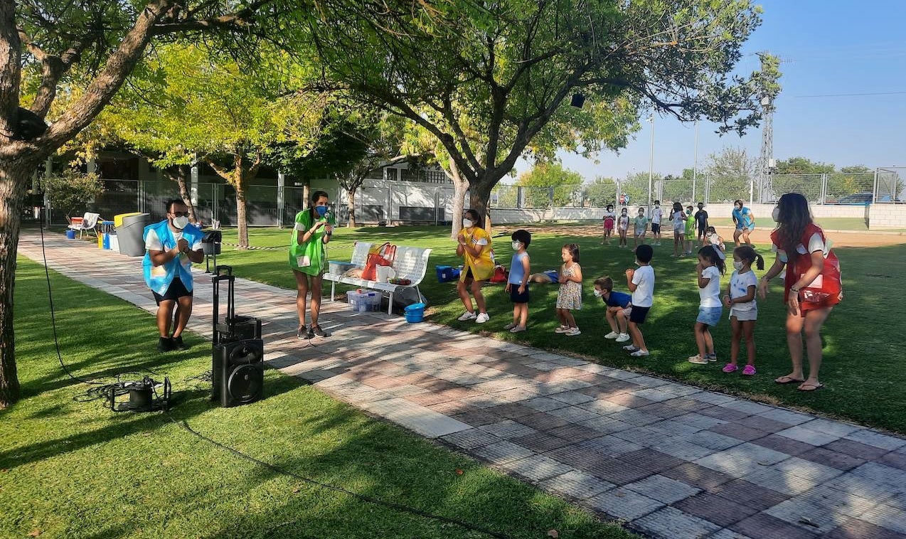 Los pequeños bailan, ríen y disfrutan del teatro en su último día de la Escuela de Verano 2021
