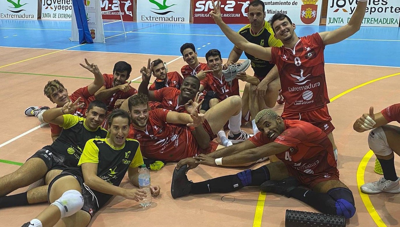 El Extremadura Grupo Laura Otero inaugura la temporada en casa
