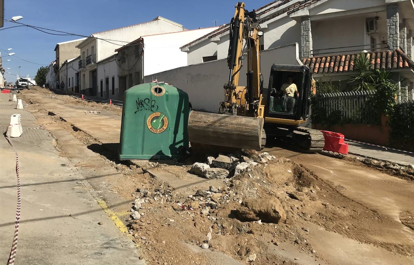 Ya están en marcha las obras de sustitución de la tubería principal de abastecimiento de Miajadas