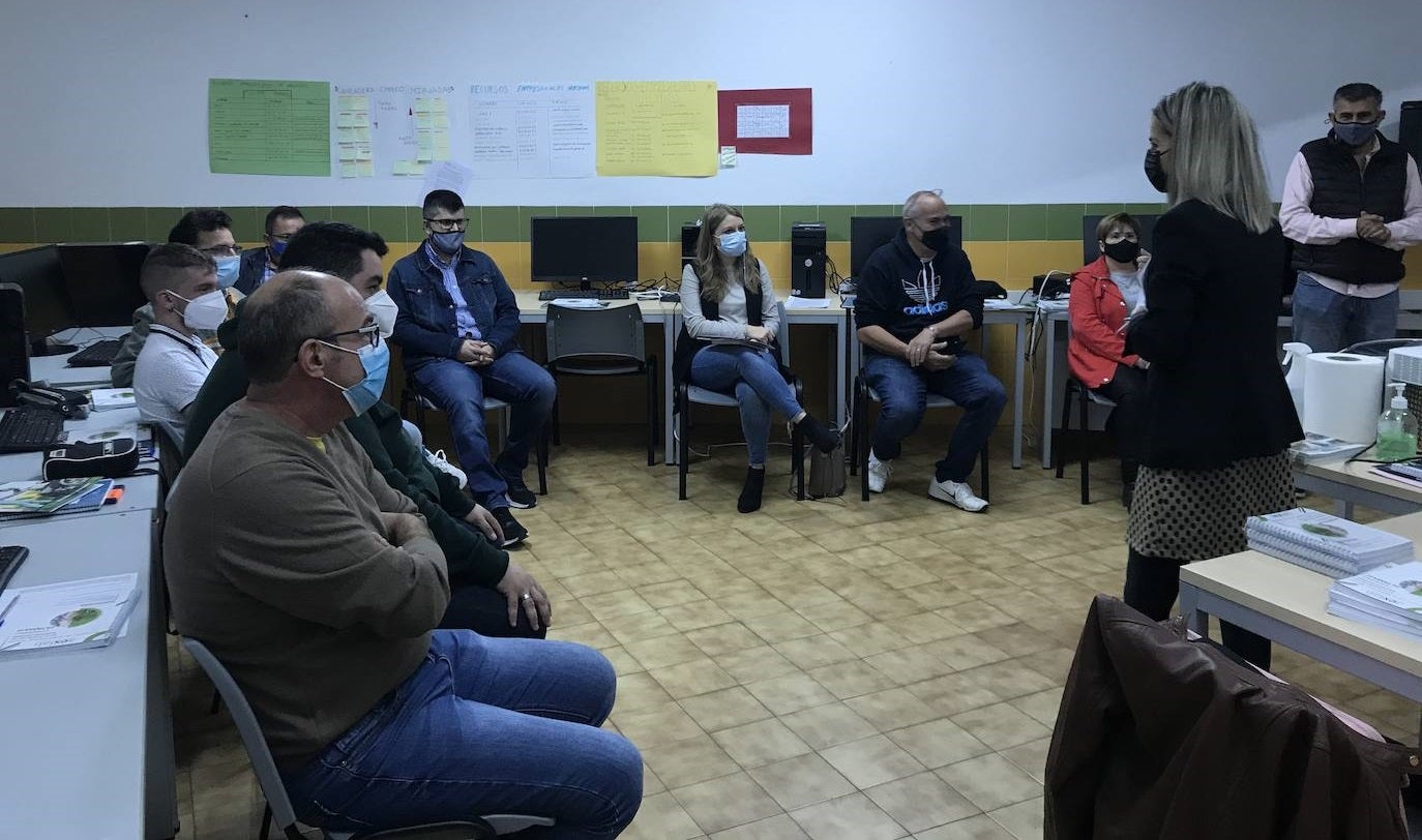 Jesús Seco, Director General de Políticas Activas de Empleo de Extremadura, visita la Lanzadera de Empleo de Miajadas