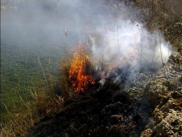 El Ayuntamiento recuerda que, aun en época de peligro bajo de incendios, hay que comunicar la quema de restos