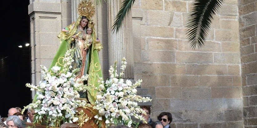 La Virgen de la Consolación sacada en procesión desde la Iglesia de Santiago /CEDIDA
